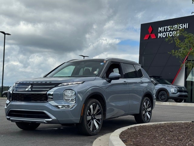 2025 Mitsubishi Outlander Base