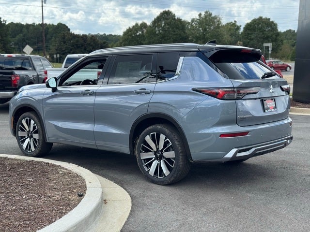 2025 Mitsubishi Outlander Base