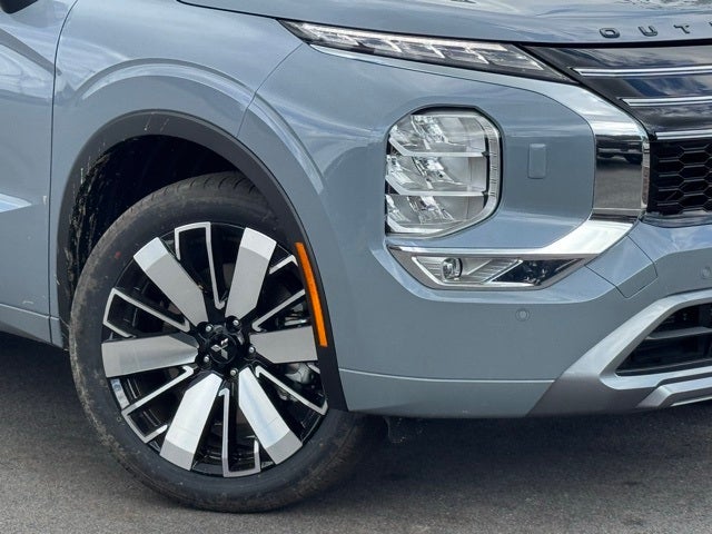 2025 Mitsubishi Outlander Base