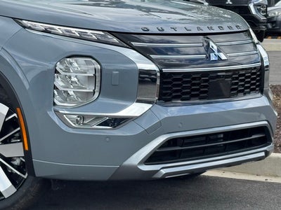 2025 Mitsubishi Outlander Base