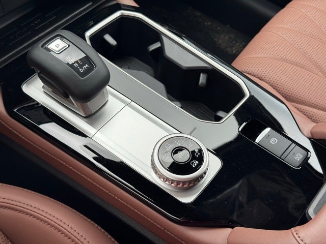 2025 Mitsubishi Outlander Base