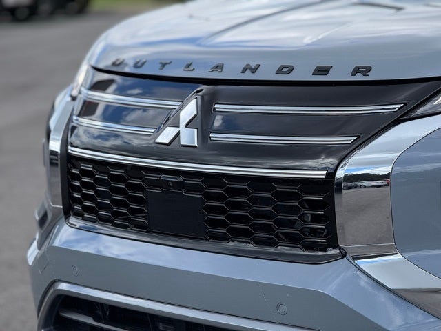 2025 Mitsubishi Outlander Base