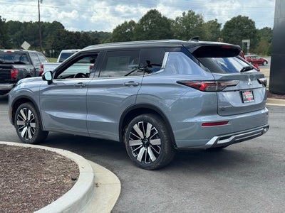 2025 Mitsubishi Outlander Base