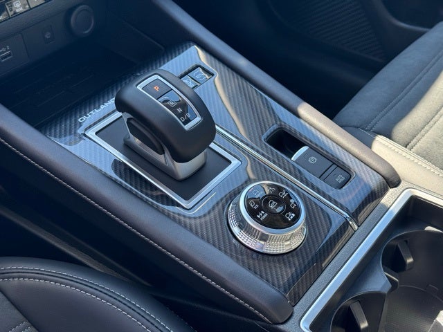 2025 Mitsubishi Outlander PHEV Base