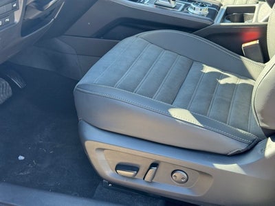 2025 Mitsubishi Outlander PHEV Base