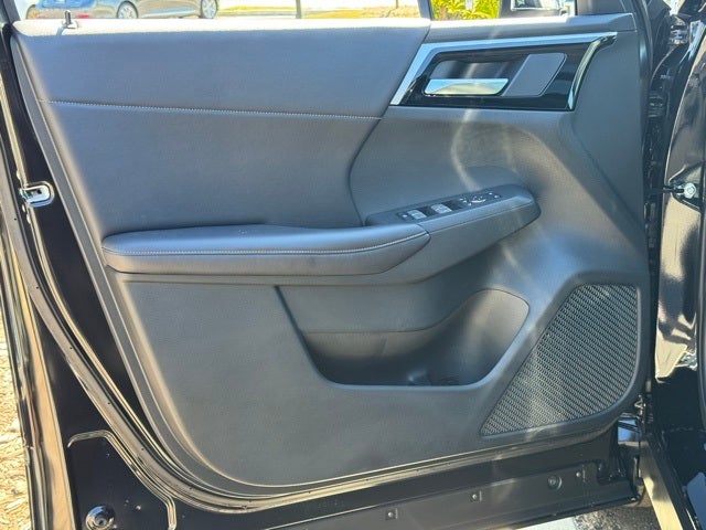 2025 Mitsubishi Outlander PHEV Base