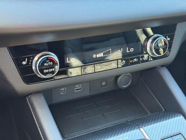 2025 Mitsubishi Outlander PHEV Base