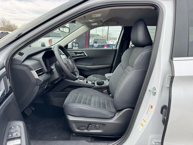 2025 Mitsubishi Outlander PHEV Base