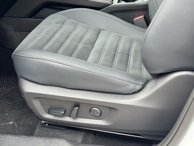 2025 Mitsubishi Outlander PHEV Base