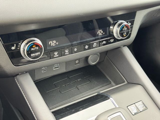 2025 Mitsubishi Outlander PHEV Base