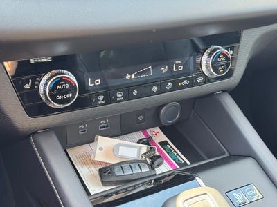 2025 Mitsubishi Outlander PHEV SE