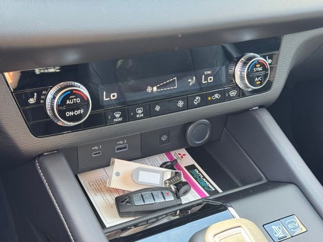 2025 Mitsubishi Outlander PHEV SE