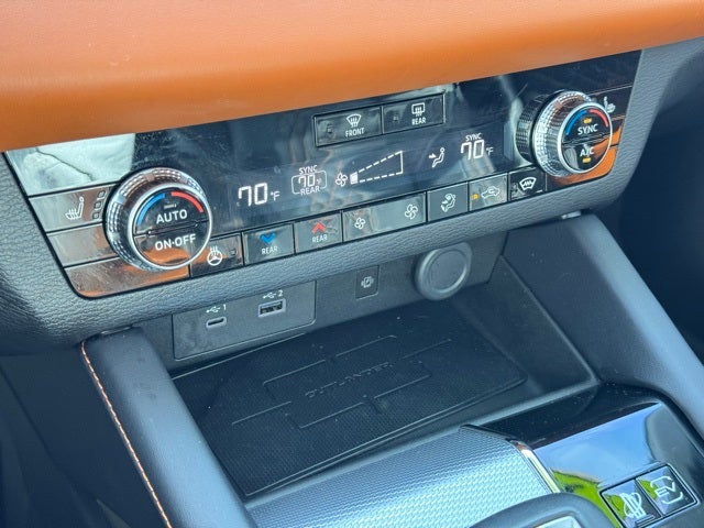 2025 Mitsubishi Outlander PHEV SEL