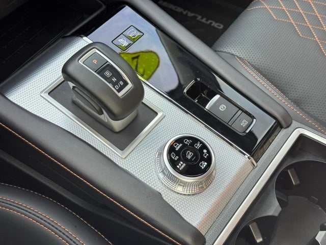 2025 Mitsubishi Outlander PHEV SEL