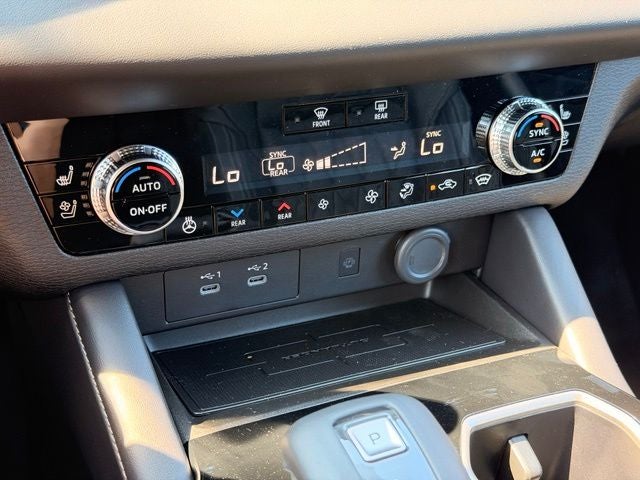 2026 Mitsubishi Outlander PHEV SEL
