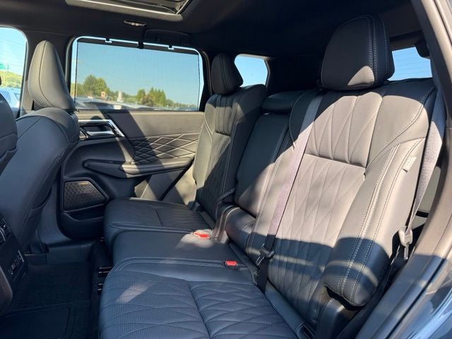 2026 Mitsubishi Outlander PHEV Black Edition