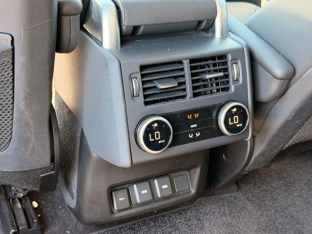 2024 Land Rover Discovery S