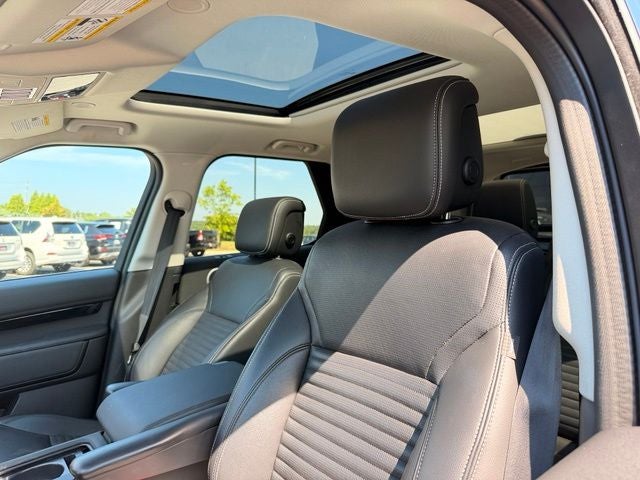 2024 Land Rover Discovery S